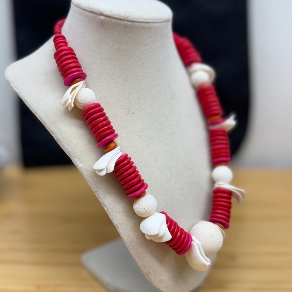 Boho Red Pink Wood Bead Shell Coral‎ Statement Necklace Barrel Clasp Hawaii 90s